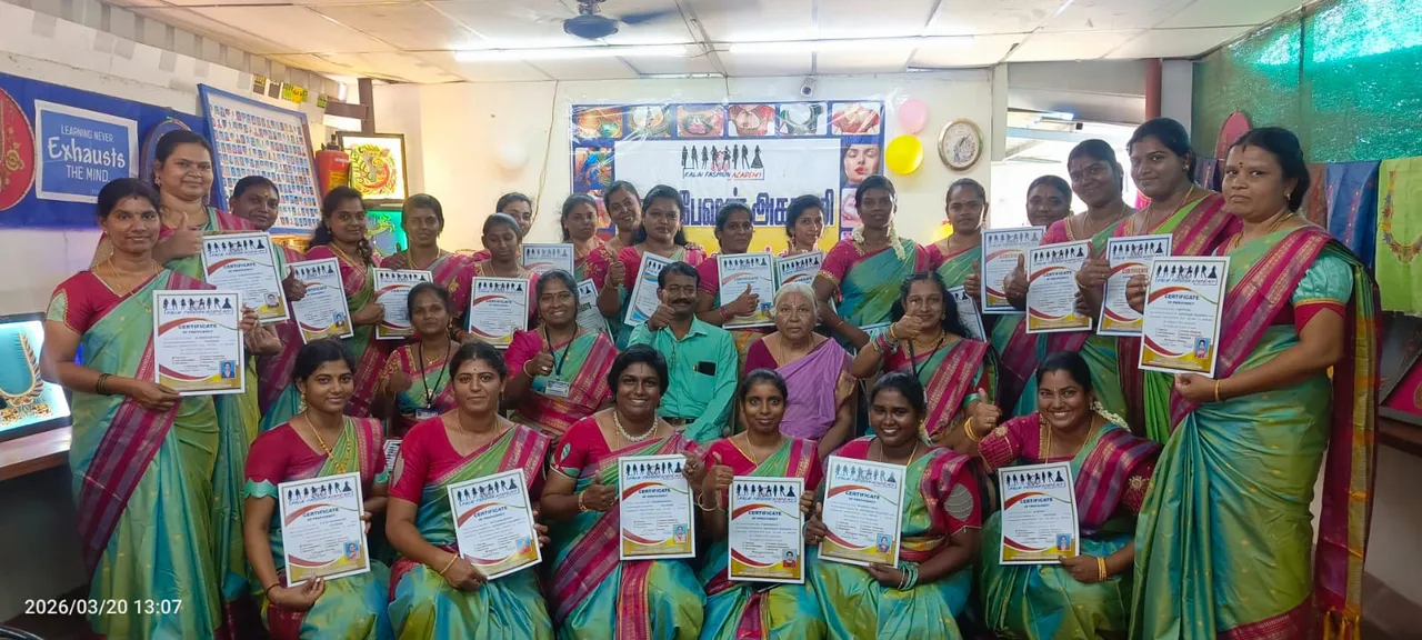Group holding certificates together at a Kalai Fashion Academy programme